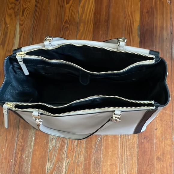 Kate Spade large tote purse in cream/tan color - Picture 3 of 5